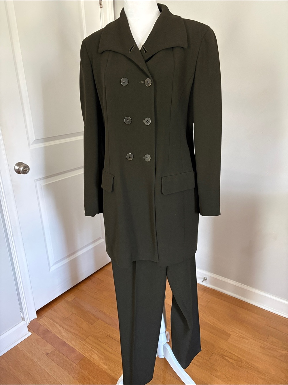Tailored Double-Breasted Women's Suit Jacket & Pants in Olive